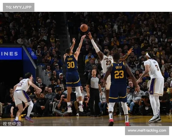 NBA花絮：那些不为人知的赛场幕后故事与球员私下趣事揭秘